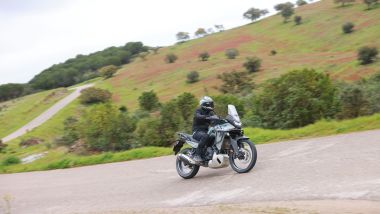 Honda&nbsp;E-Clutch su Hornet 750 e Transalp 750 2026, ottime le Metzeler Karoo Street di primo equipaggiamento sulla Transalp