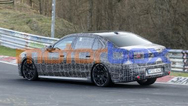 Nuova BMW Serie 7 2026, all'interno cambia l'infotainment