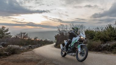 Kawasaki KLE 500SE 2026, l'alba di una nuova icona?