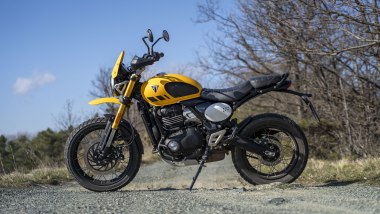 Triumph Scrambler 400 XC, la sella è a 835 mm da terra