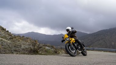 Triumph Scrambler 400 XC, l'unico limite nella guida grintosa &egrave; il mordente scarso dell'impianto frenante anteriore