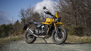 Triumph Scrambler 400 XC, rispetto alla versione X ha un allestimento pi&ugrave; ricco in chiave offroad
