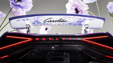 Bugatti W16 Mistral “Caroline”, l'ala decorata