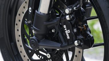 Tracker e Thruxton, su entrabe all'anteriore c'&egrave; la pinza radiale