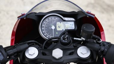 Triumph Thruxton, dettaglio del ponte di comando