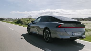 Xpeng P7+ dalla sua prospettiva pi&ugrave; affascinante