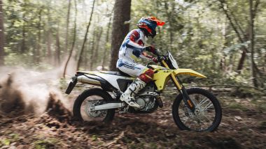 Suzuki lancia DR-Z Off-Road Academy, il corso per imparare a guidare fuoristrada. Dieci date di un giorno ad Agazzano (PC)