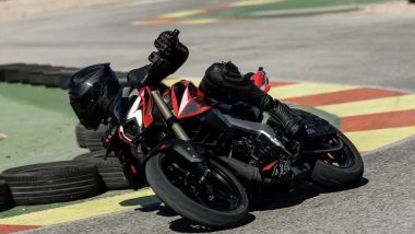 Bajaj Pulsar NS 400, la grintosa naked ''A2'' da 40 CV che costa come una 125. Per ora è venduta solo in Spagna, qui in Europa