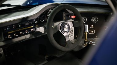 Lola T70S, volante e strumentazione analogica