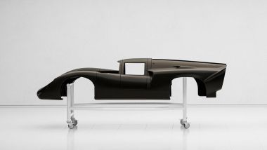 Lola T70S, la carrozzeria in composito green fatto di canna da zucchero e rocce basaltiche