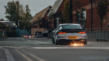 Bentley Supersports: Full Send, le scintille vengono da scudi di titanio applicati sotto l'auto