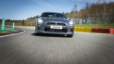 Nissan GT-R R35, il frontale