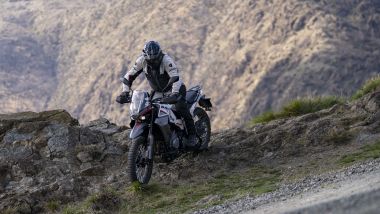 Moto Morini Alltrhike 450, in fuoristrada le sospensioni non deludono, considerando il segmento