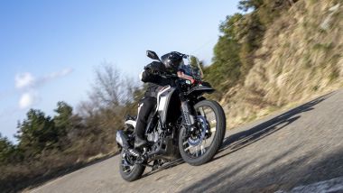 Moto Morini Alltrhike 450 tra le curve convince