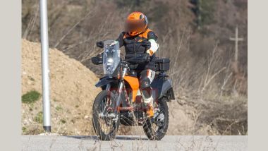 KTM 690 Adventure, avvistato prototipo in fase avanzata di sviluppo. In arrivo a EICMA 2026?