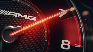 Nuova Mercedes-AMG GT Coupe4 elettrica, il quadro strumenti mostra un contagiri finto