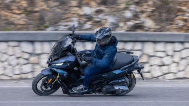 Voge SR450X, su strada si guida con piacere