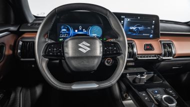 Suzuki e Vitara, volante e strumentazione