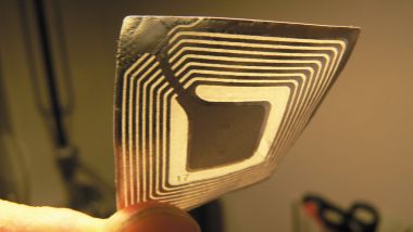Chip RFID - foto di Rachel Hinman via Flickr - CC BY 2.0 Attribution 2.0 Generic
