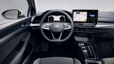 Volkswagen Golf eHybrid, volante e strumentazione