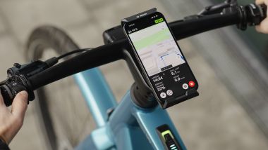 Bosch eBike Flow 1.34: SmartphoneGrip Vertical tiene lo smartphone in verticale