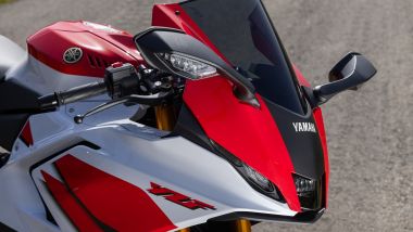 Yamaha R7 2026, la livrea 70&deg; Anniversario richiam quella della OW-02