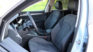 Volkswagen Golf eHybrid, sedili anteriori in ArtVelour scamosciato