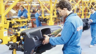 Stellantis termina produzione auto fabbrica Poissy