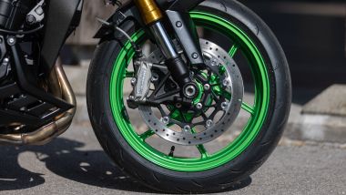 Comparativa ''supermedie'' 2026, l'impianto frenante anteriore della Z1100 SE