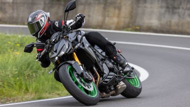 Comparativa ''supermedie'' 2026, la Z1100 Se d&agrave; gusto sui percorsi scorrevoli