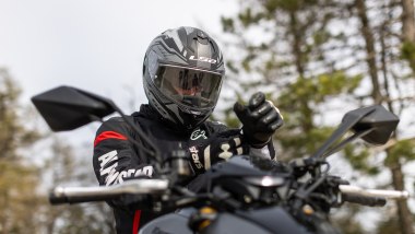 LS2 Challenger 2, tra i caschi della Casa spagnola &egrave; lo sport-touring top di gamma tra quelli con calotta in fibra 