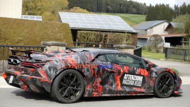 Lamborghini Revuelto SV