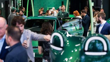 Twingo alla Milano Design Week ci sguazza