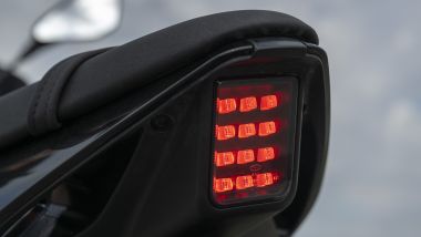 Fantic Stealth 500, il faro posteriore richiama quello delle F1