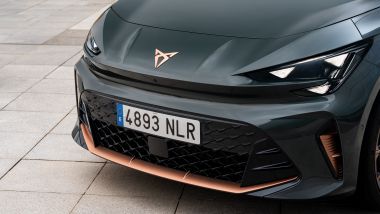 Cupra Born VZ 2026, il nuovo frontale: pi&ugrave; Cupra