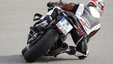 Metzeler Sportec 01 e Sportec 01 RS. Ottima in circuito la 01 RS posteriore, altro che gomma ''strada-pista''!