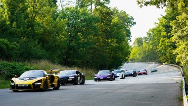 Supercar sulla storica parabolica della pista di Monza
