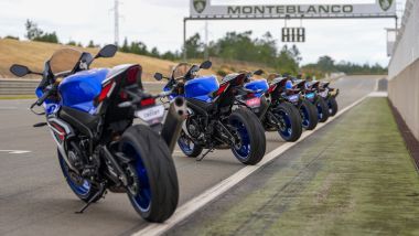 Suzuki GSX-R1000R 2026, le moto schierate per la partenza in stile ''Le Mans''