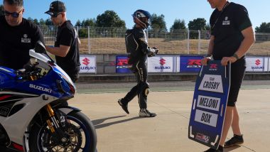 Suzuki GSX-R1000R 2026, rifornimento e cambio pilota ai box