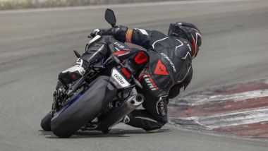 Suzuki GSX-R1000R 2026, buona (non ottima) la risposta al gas, molto bene il lavoro del controllo di trazione