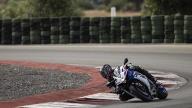 Suzuki GSX-R1000R 2026, buono il feeling con l'avantreno
