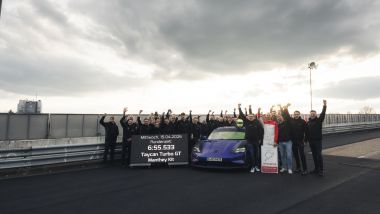 Porsche Taycan Turbo GT con kit Manthey
