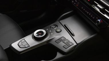 Kia Sportage Tri-Fuel, la console centrale con il commutatore per la marcia a GPL