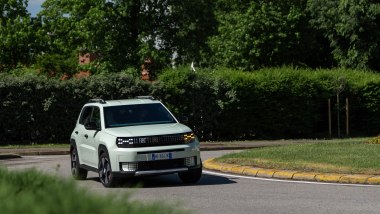 Al volante della Fiat Grande Panda Turbo 100