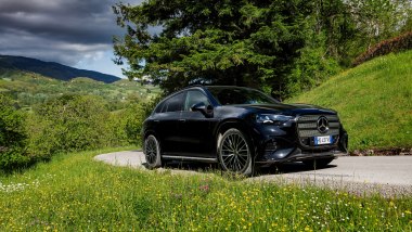 Al volante della Mercedes GLC 400 4matic elettrica