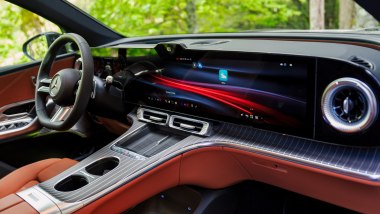 Mercedes GLC 400 4matic elettrica, lo schermo da 39'' (99 cm)