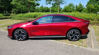 Mazda 6e, vista laterale