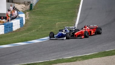 Il contatto tra Schumacher e Villeneuve - Immagine ricampionata con A.I.