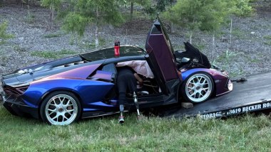Lamborghini Revuelto distrutta in uno scontro con un'altra Lambo