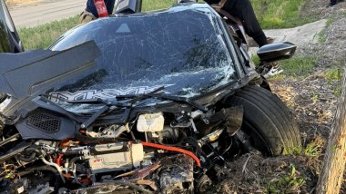 Il logo sul parabrezza della Lamborghini Revuelto dell'incidente in Texas
